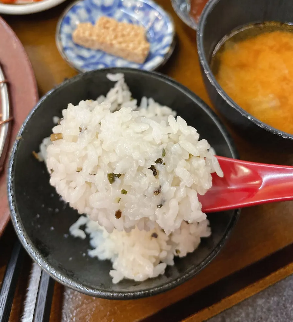 Close-up of a bowl of kelp and hijiki rice