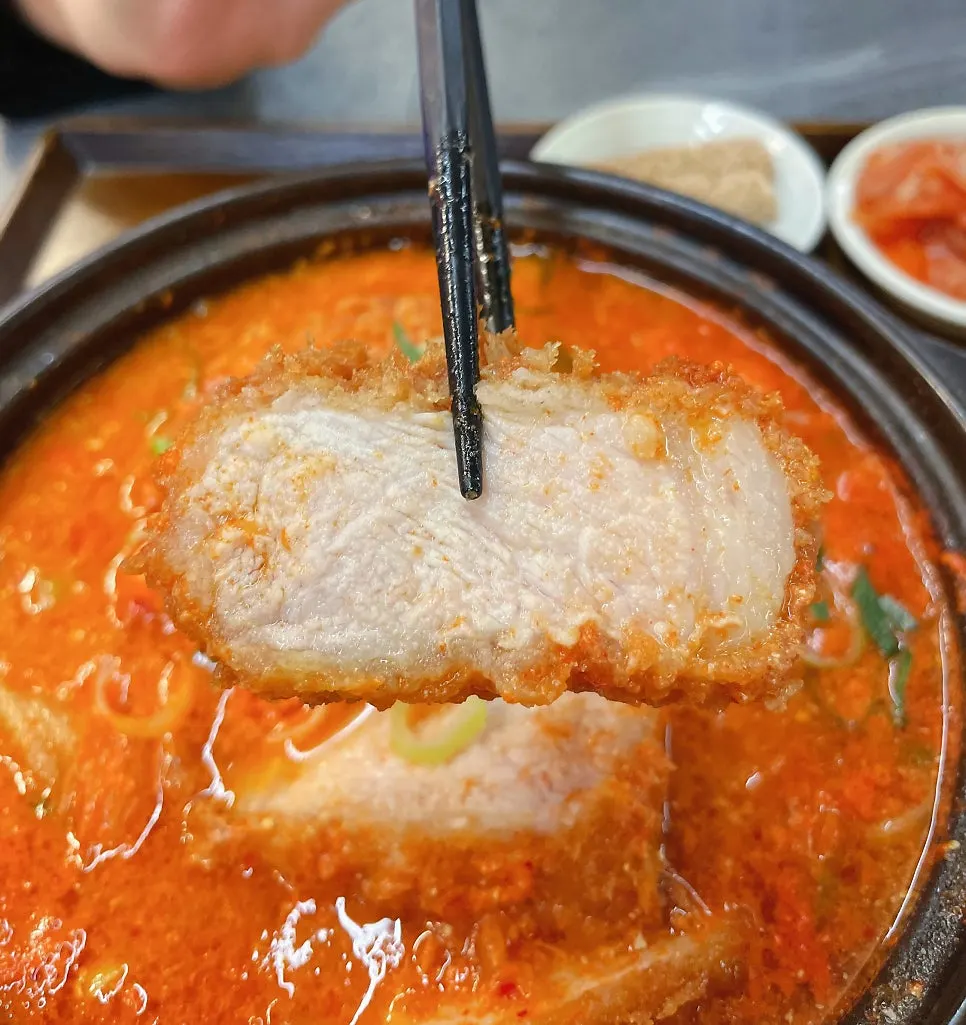 Thick pork cutlet submerged in the kimchi katsu nabe broth