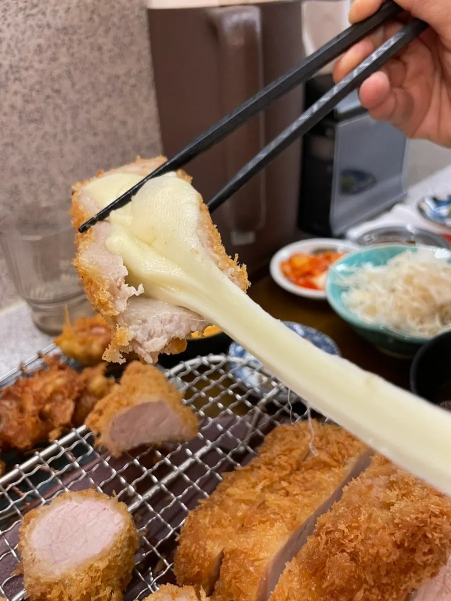 치즈가 길게 늘어나는 치즈카츠