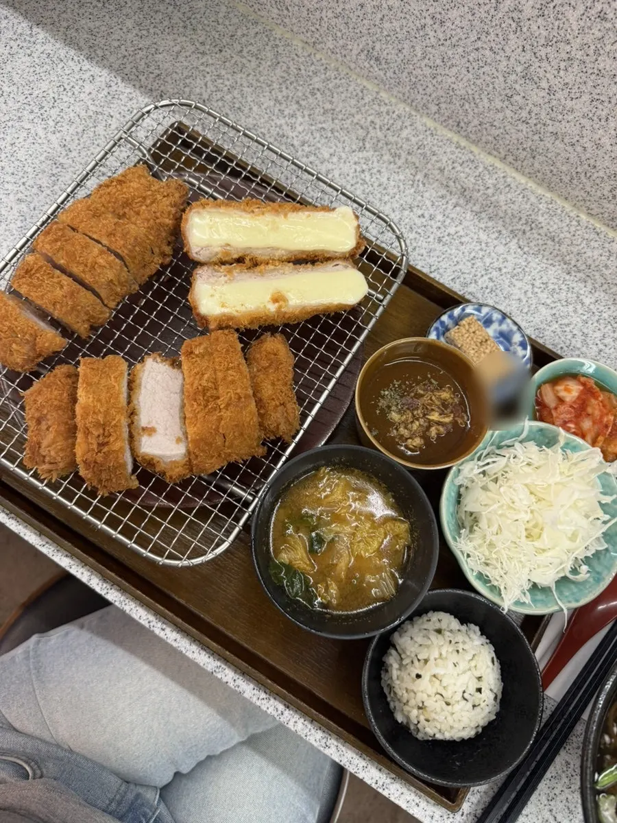 Bowl of cold soba served alongside the tonkatsu