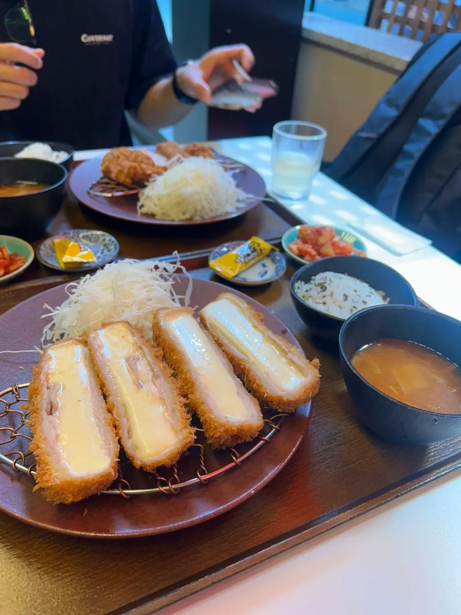 치즈가 들어간 카츠몬스터 치즈카츠