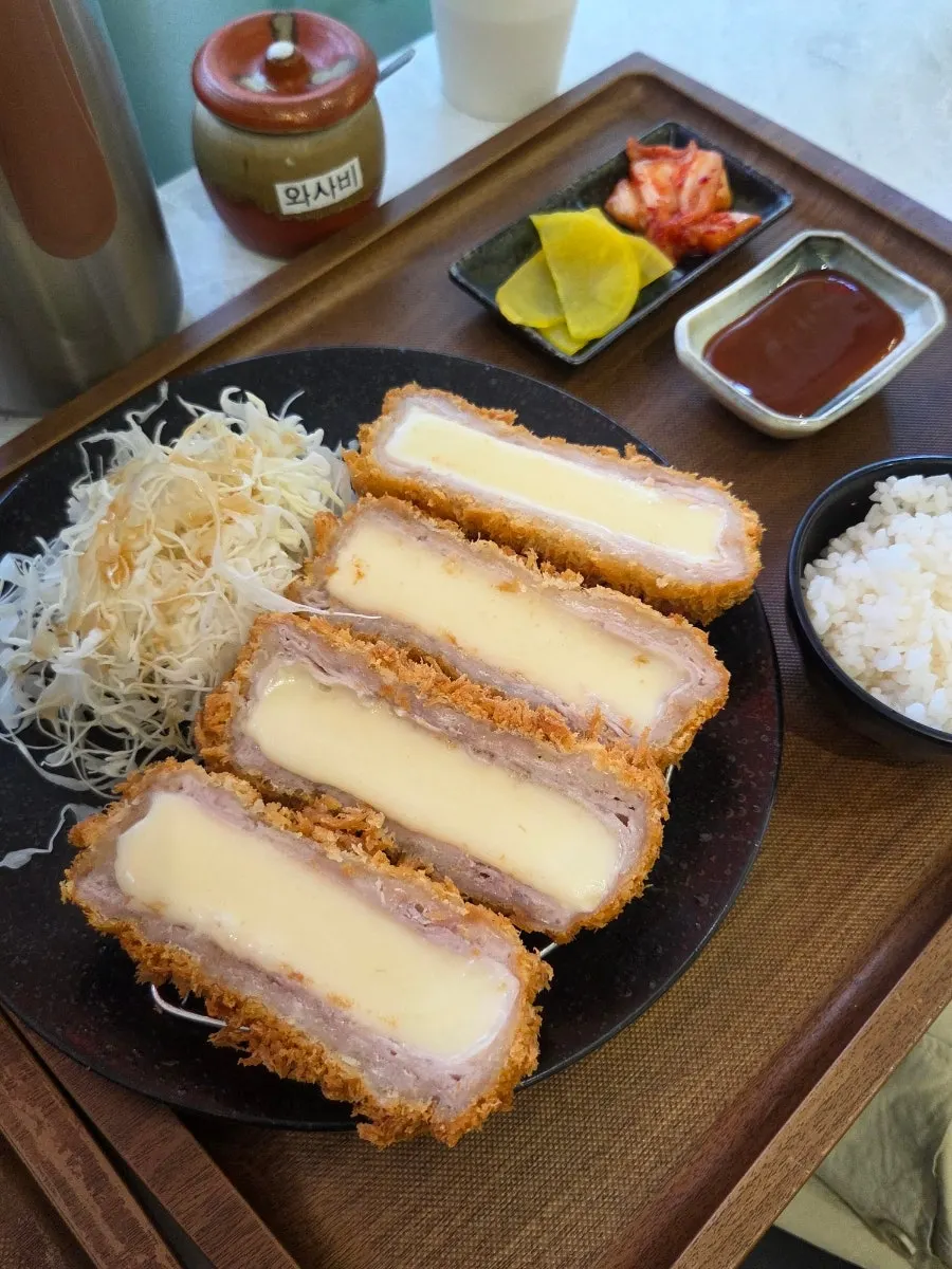 Cheese katsu filled with mozzarella cheese