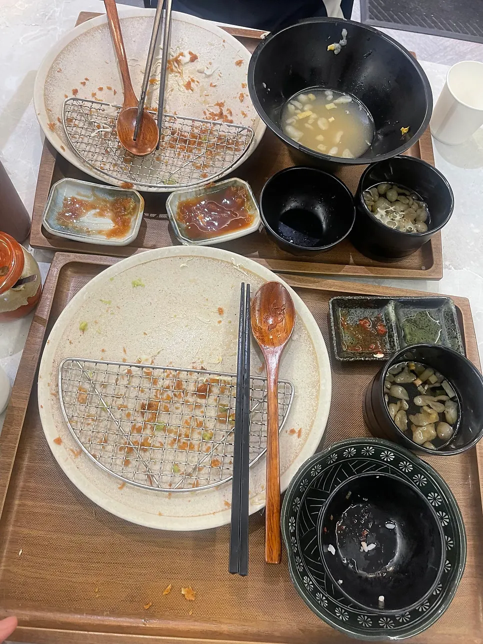 세트를 깔끔하게 비운 식사 마무리