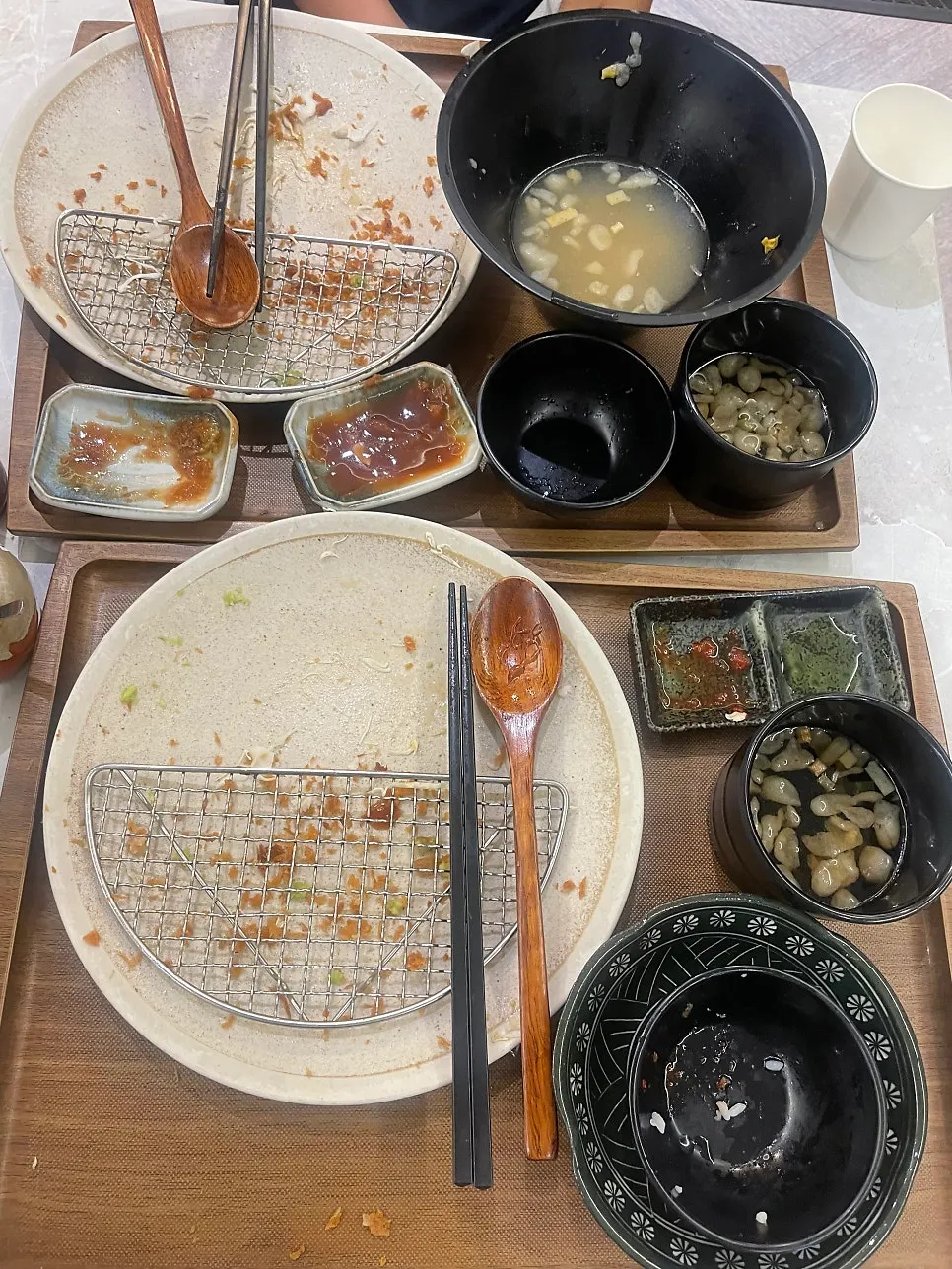 카츠몬스터 연신내점 테이블 마무리 모습