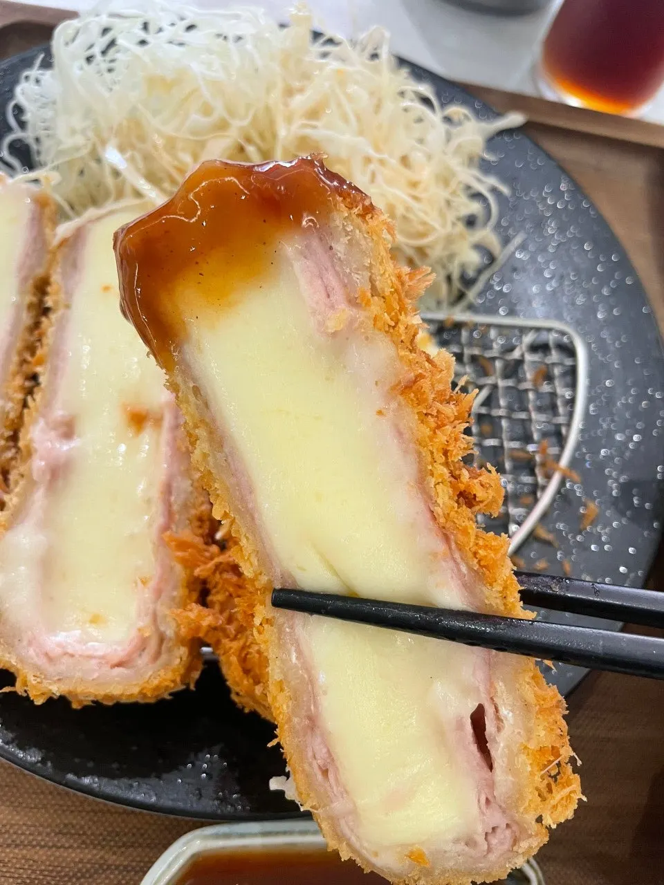 치즈가 늘어나는 카츠몬스터 치즈카츠