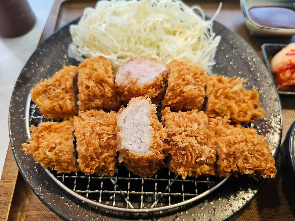 단면이 보이는 히레카츠 안심 조각