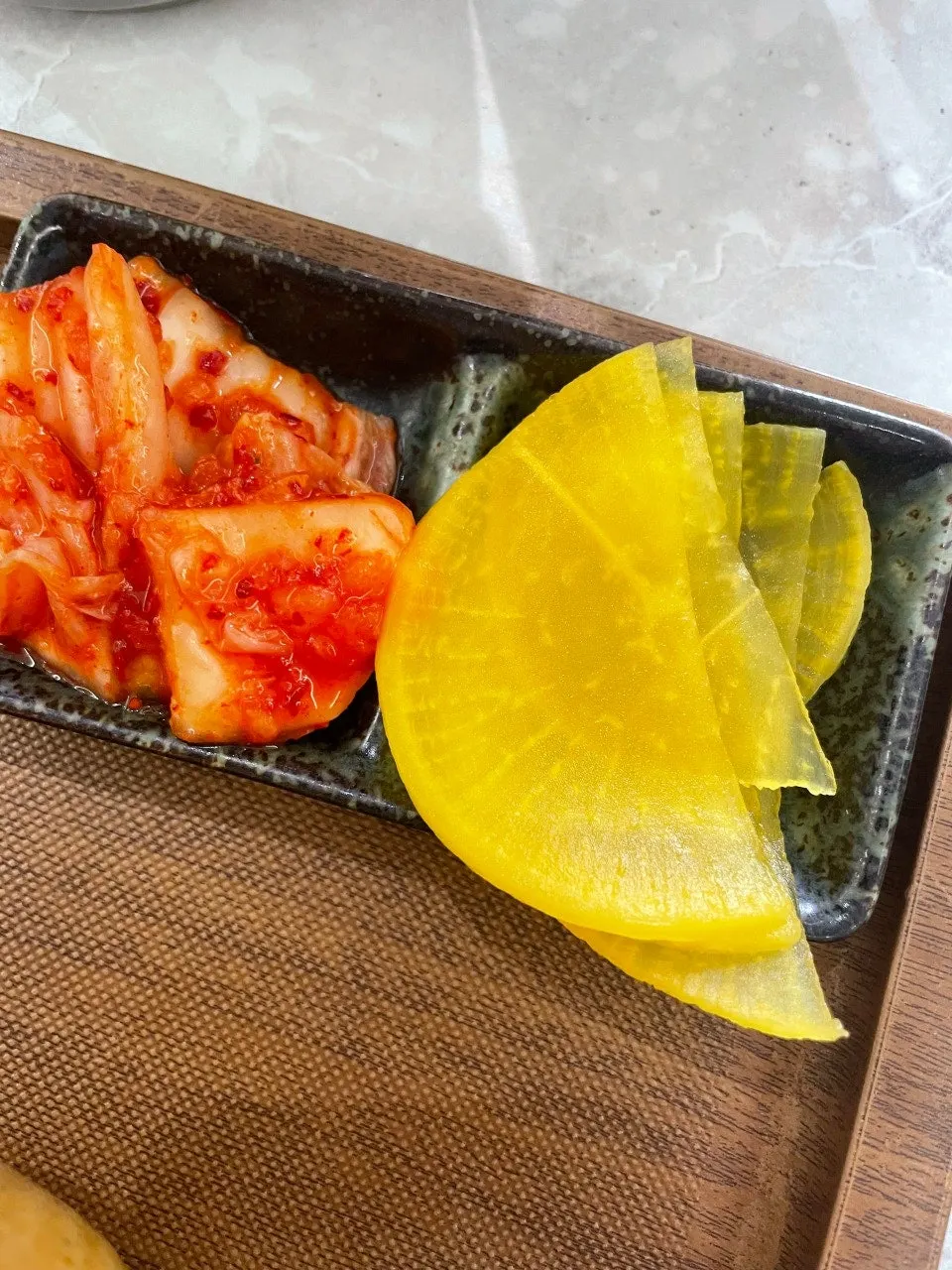 육즙이 보이는 돈카츠 조각