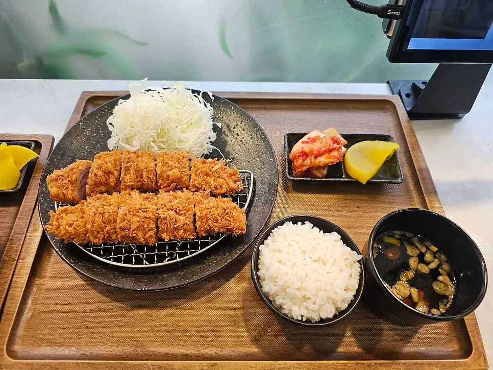 식사를 마무리한 카츠몬스터 연신내점 테이블