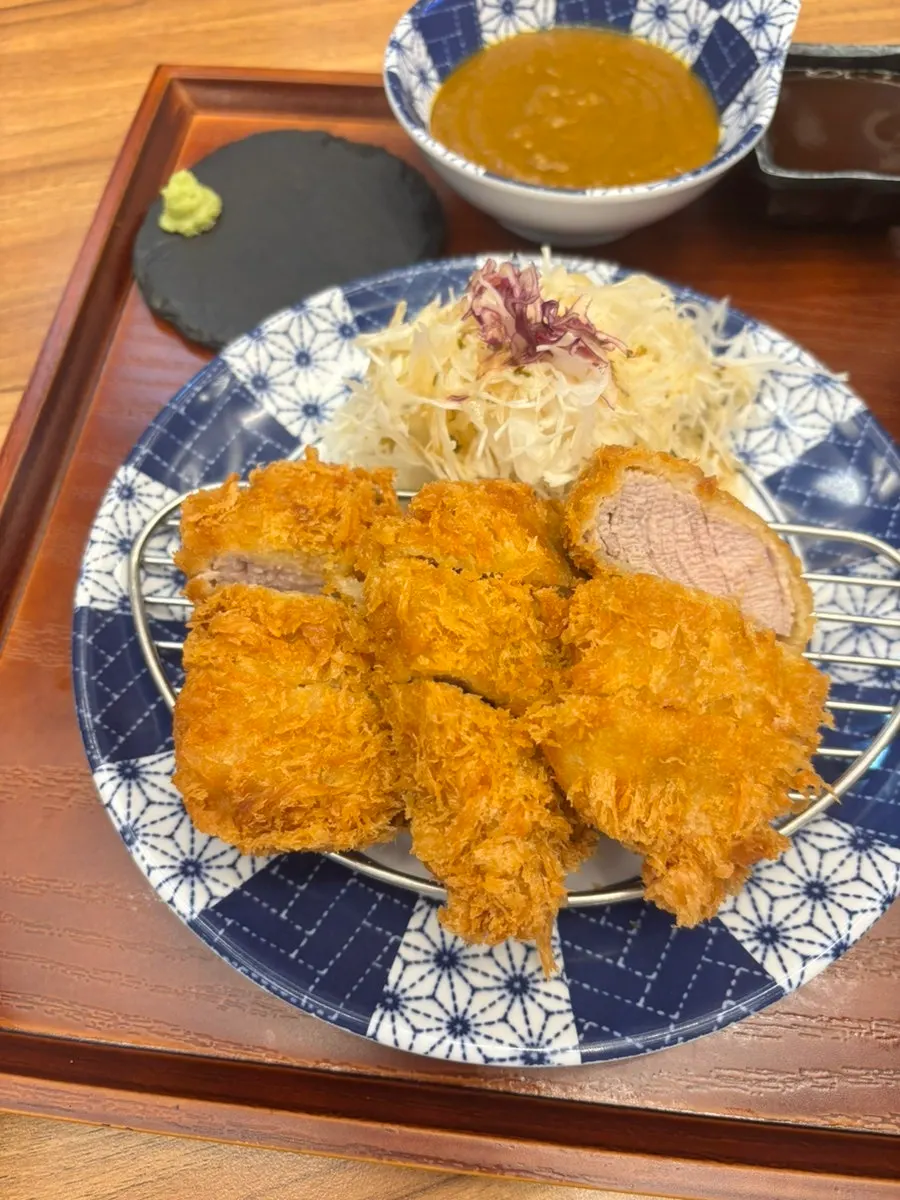 판교 돈카츠 맛집 매장 한쪽 모습