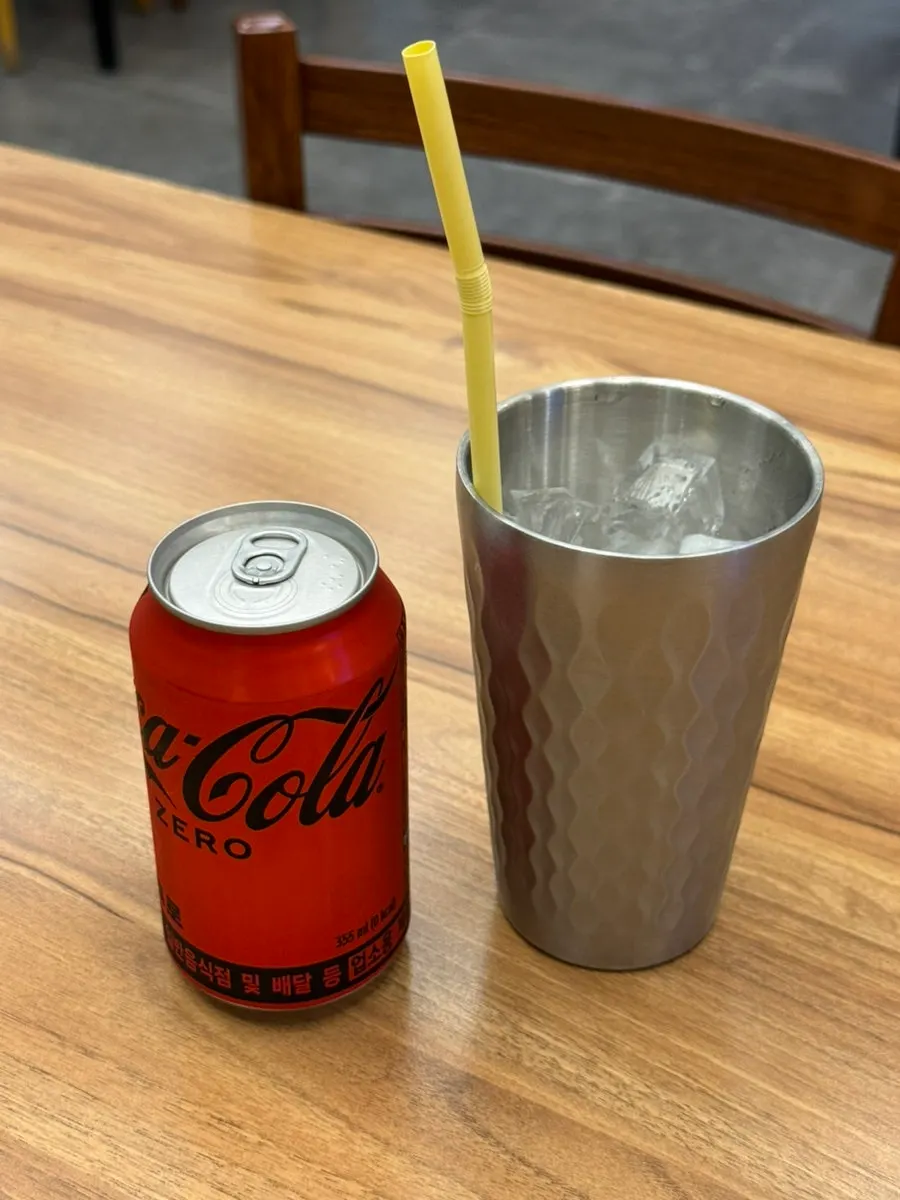 Zero Coke can served with a glass of ice