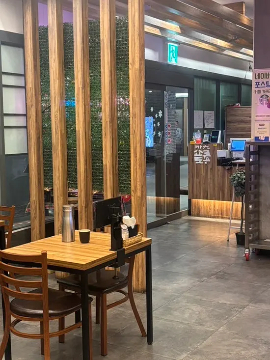 Interior with generously spaced tables for 2 and 4 people