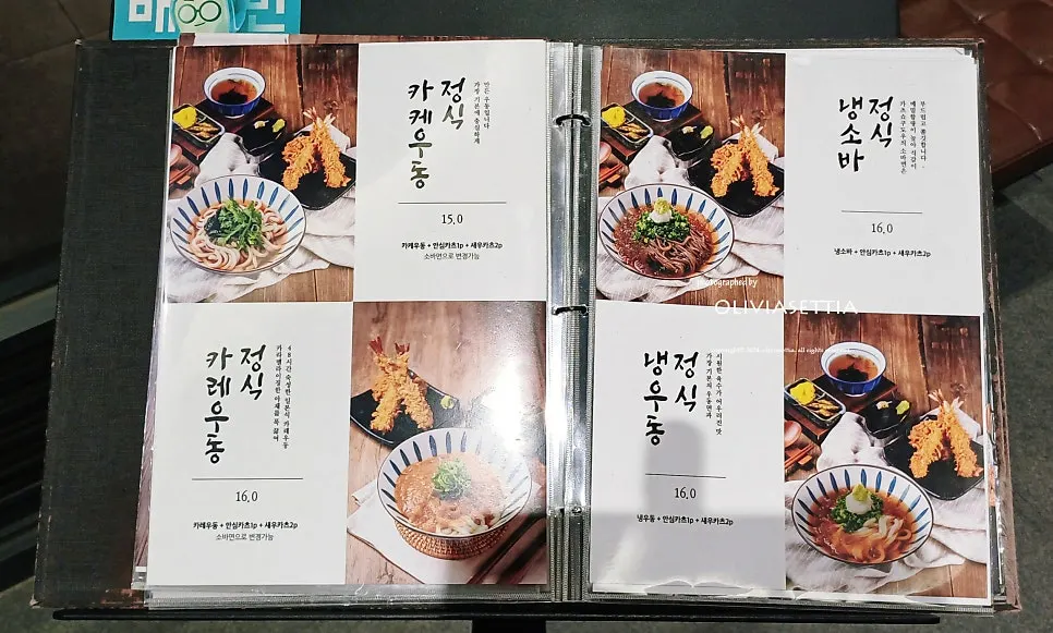 판교역 지하 통로에서 본 상가 풍경