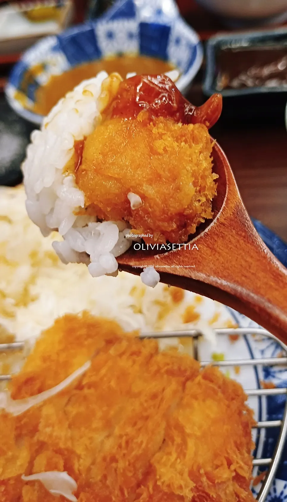 테이블에 설치된 태블릿 주문기