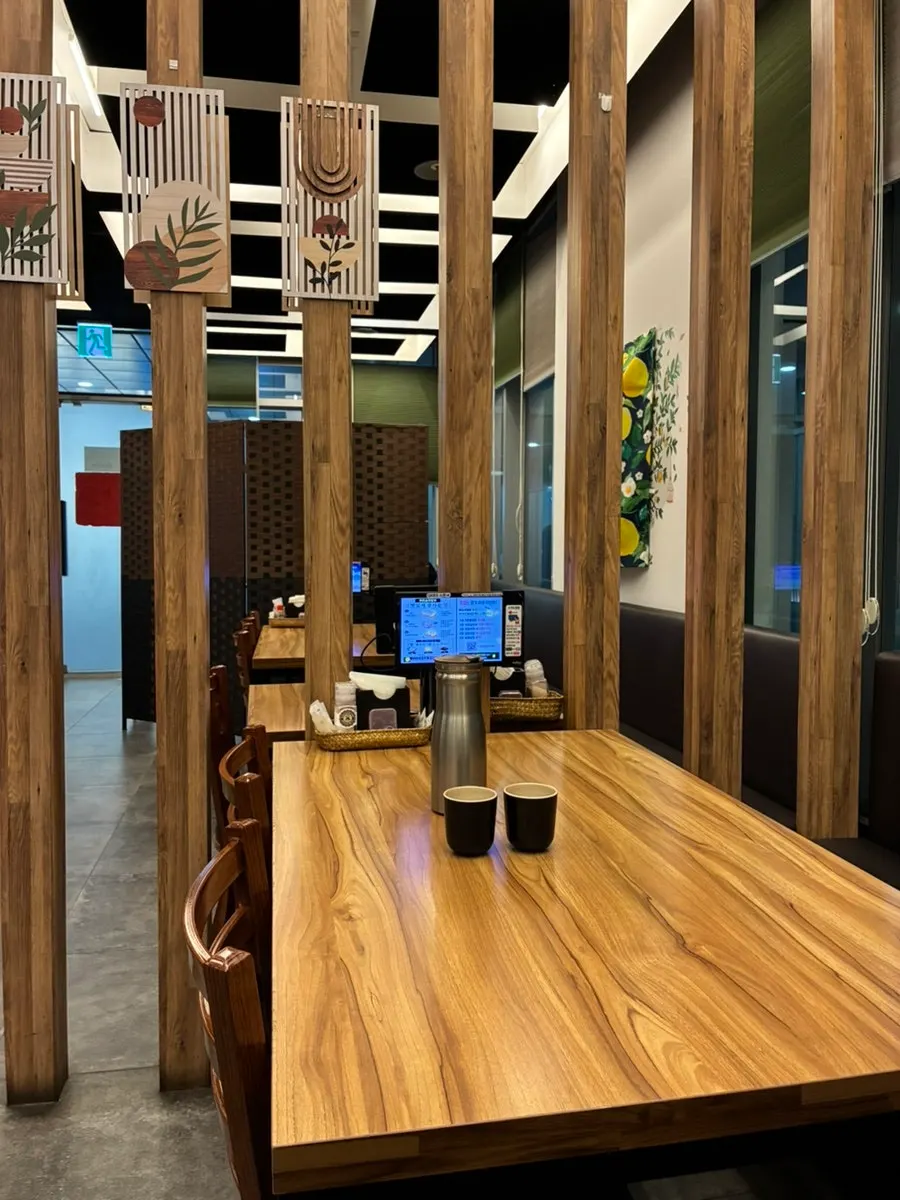 カツショクドウ パンギョ本店のテーブルセッティング