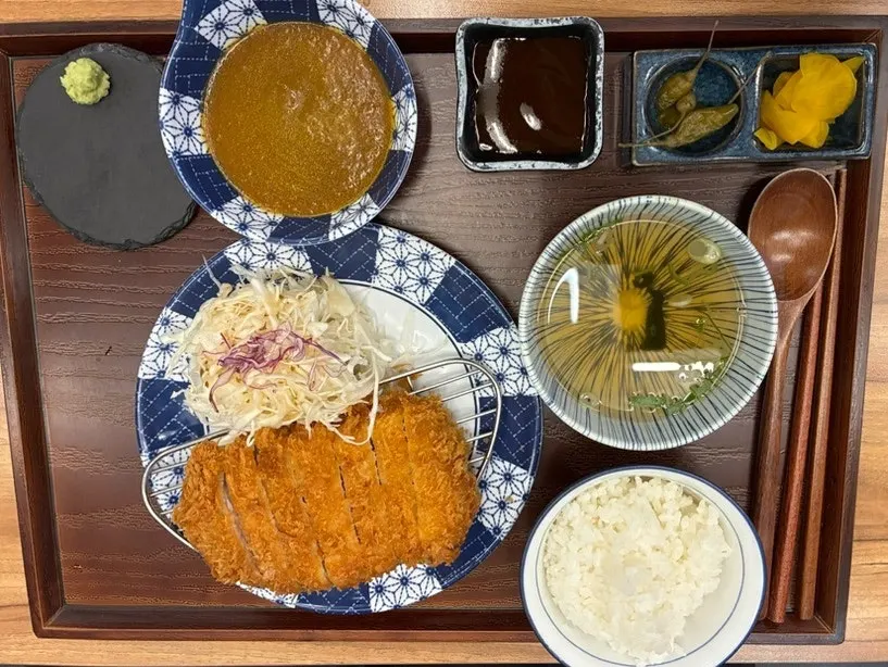 厚めに切られたロツカツ