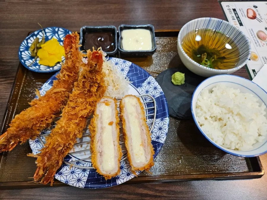카츠쇼쿠도우 점보새우치즈카츠 한상 차림