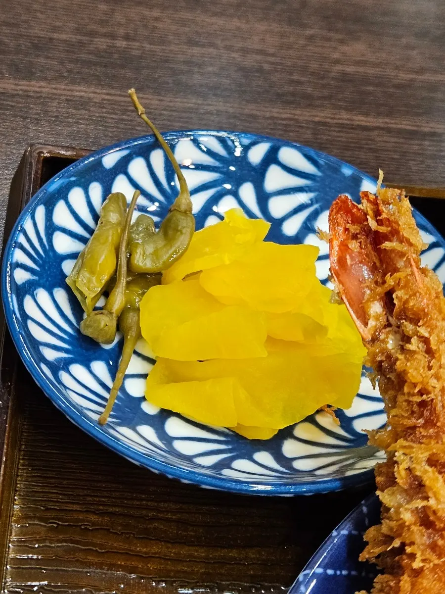 돈가스 소스와 타르타르 소스, 유자와사비 구성