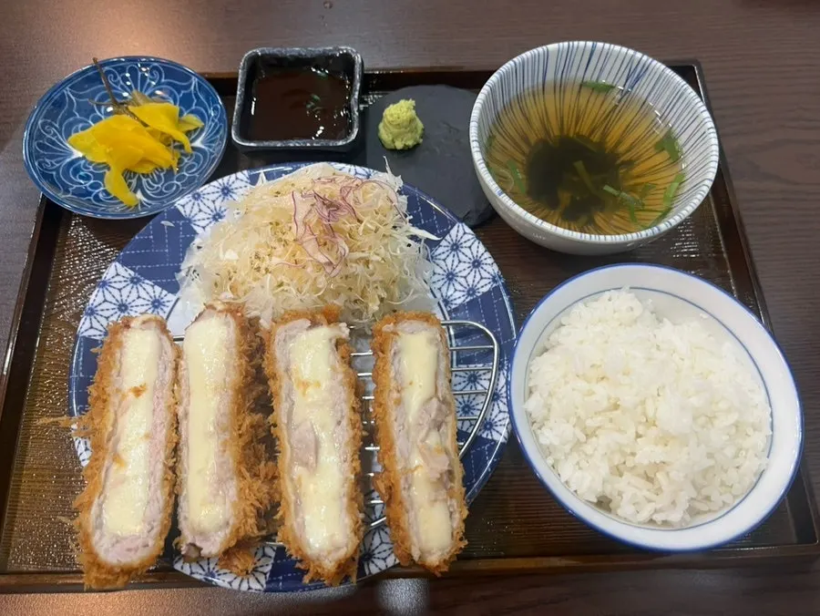 모짜렐라 치즈카츠 비주얼