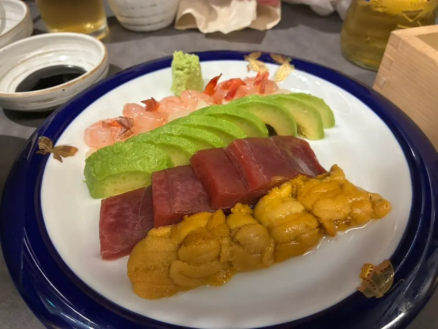 The five-color sashimi set on the table