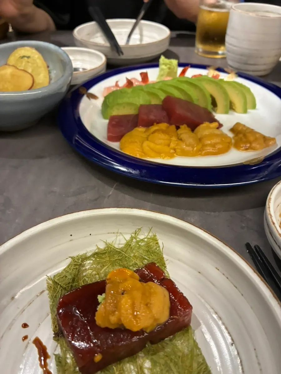 Table pairing a cold dish with a hot dish