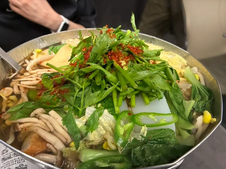 A round of drinks centered on Japanese-style bar food at Gappo Ganbariya