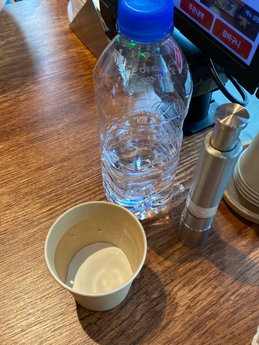 창가를 바라보는 카츠륜 1인석