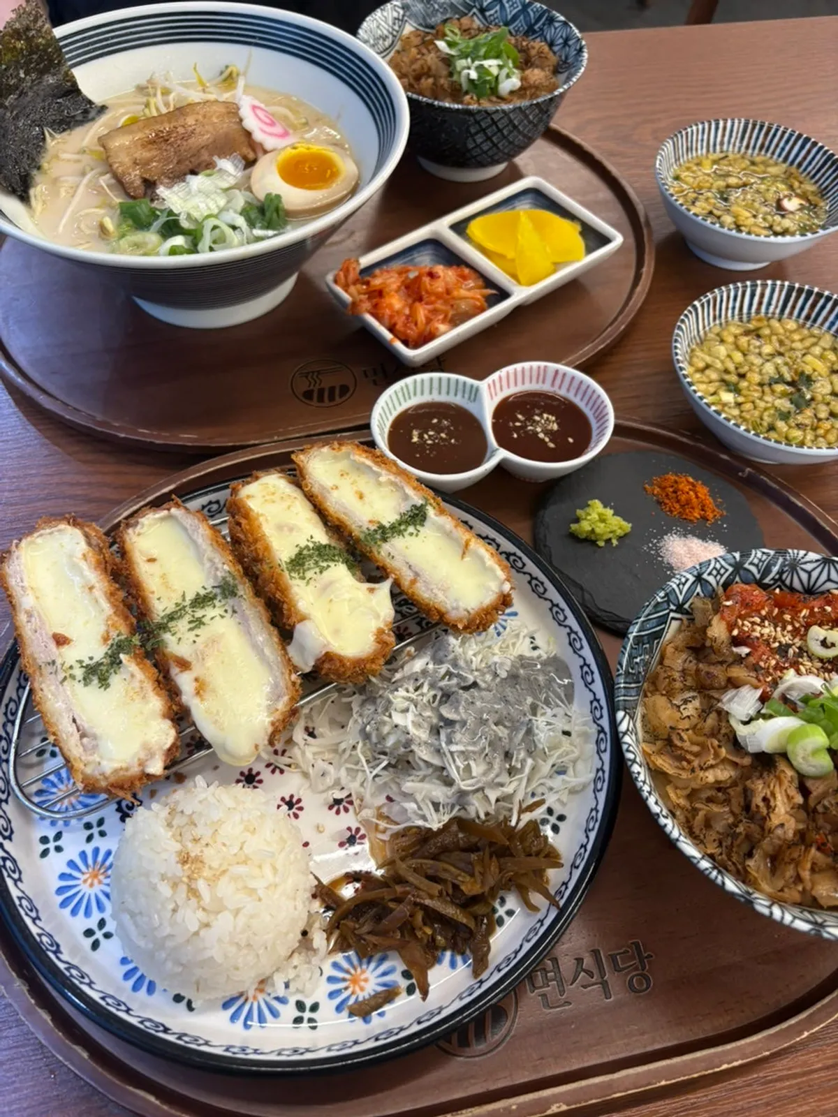 돈코츠라멘과 치즈카츠 2인 세트