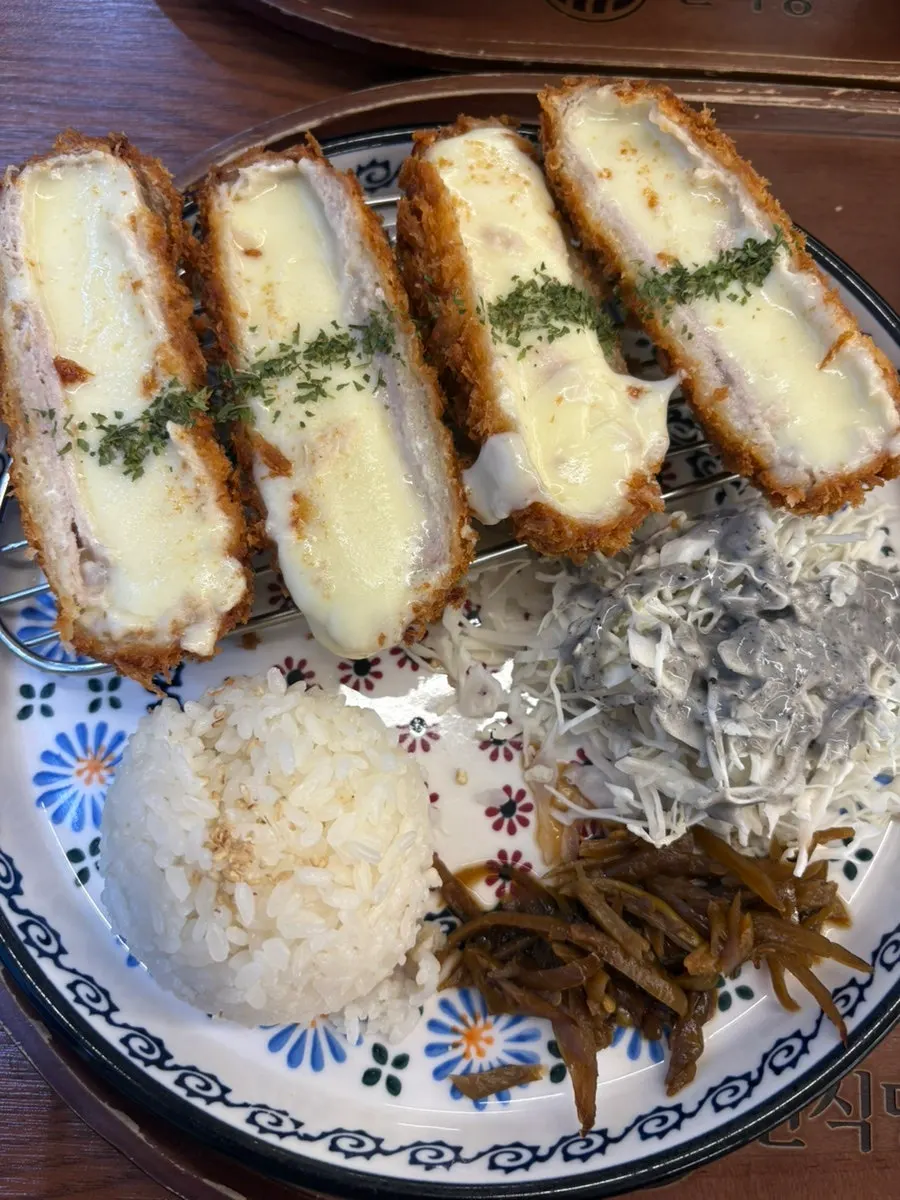 2인 세트와 레몬에이드 주문 메뉴
