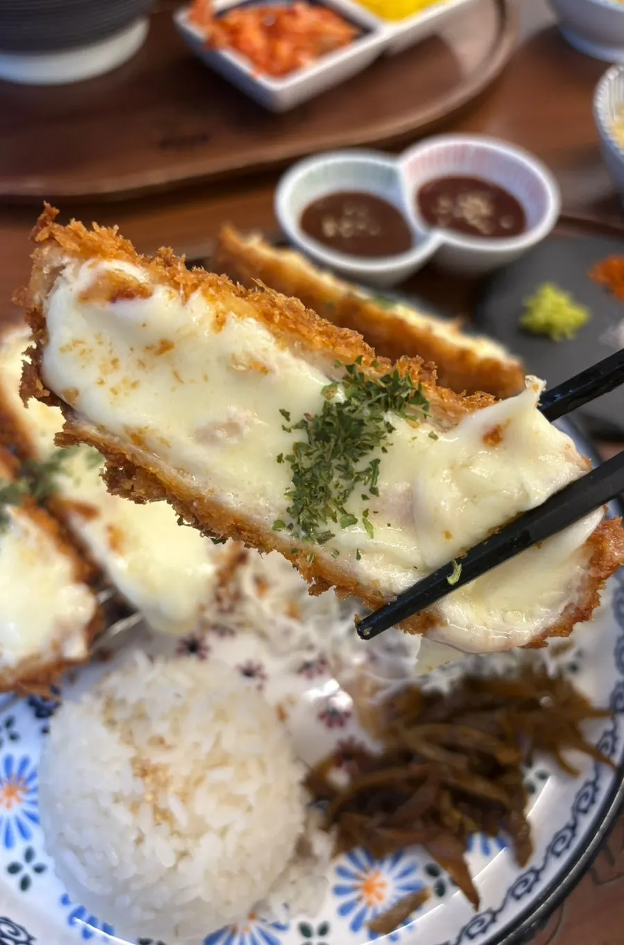 돈코츠라멘 치즈카츠와 레몬에이드 구성