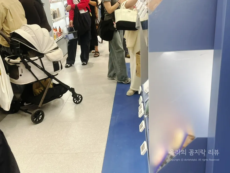 여러 뷰티 브랜드를 비교해 볼 수 있는 코오드 매장