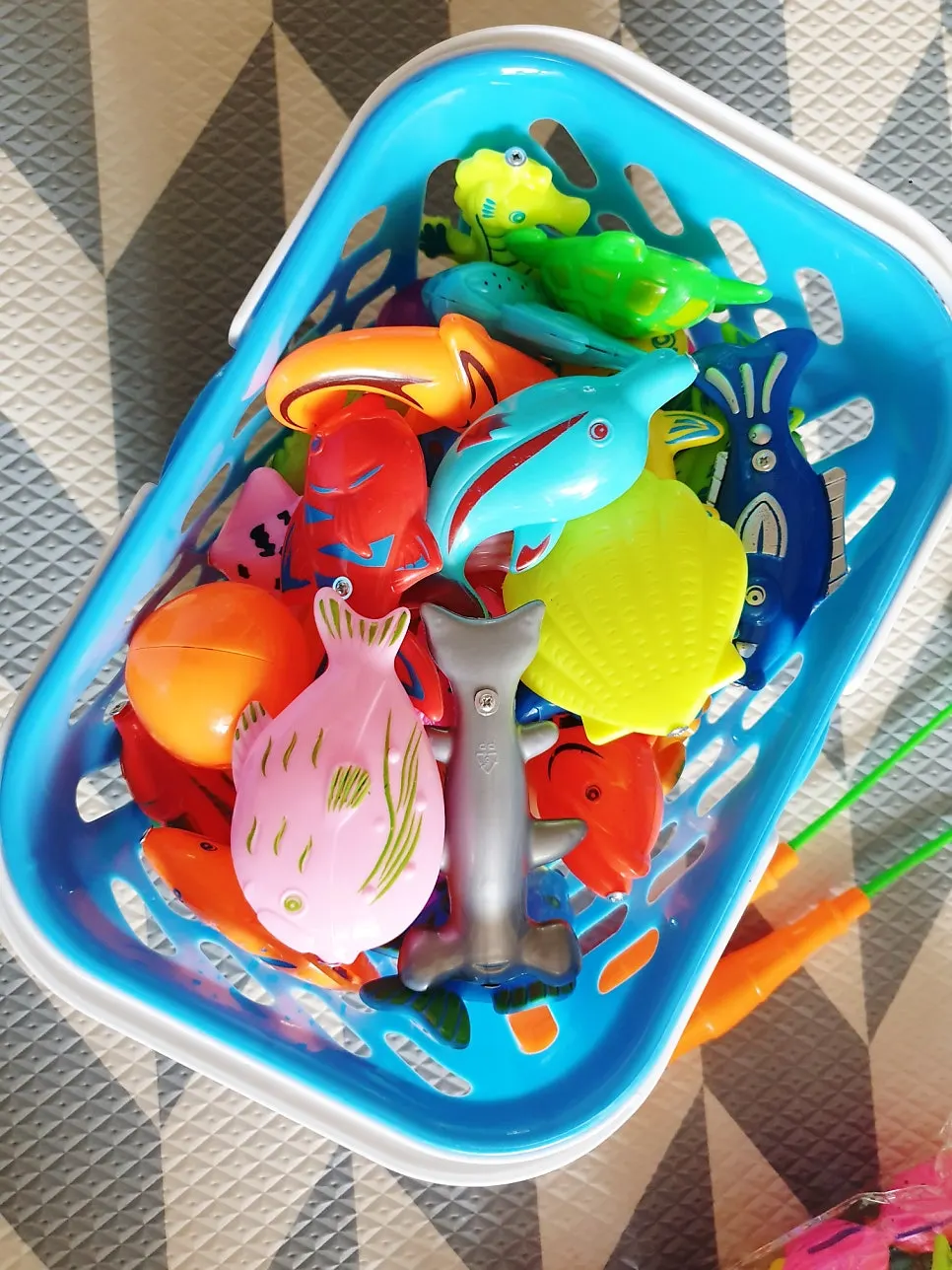 Colorful fish and vegetable fishing game