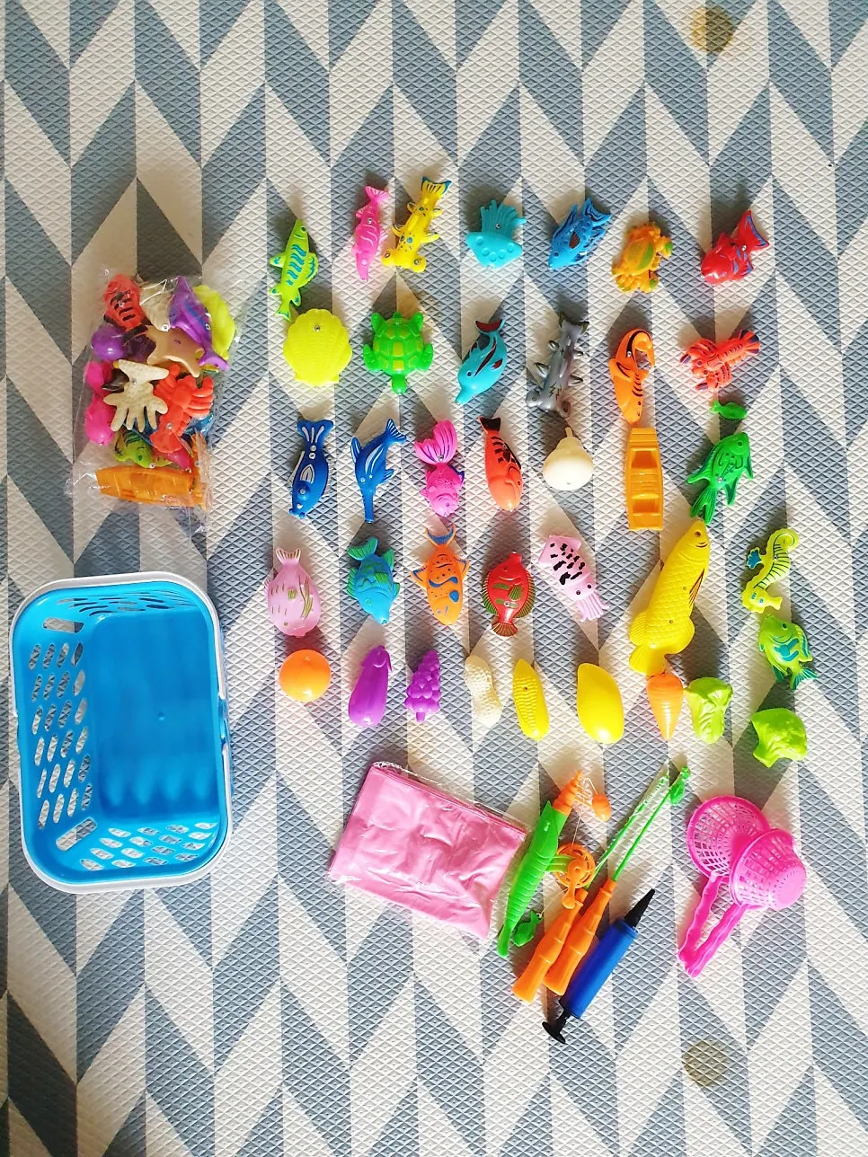 Fishing game set with fish and rods