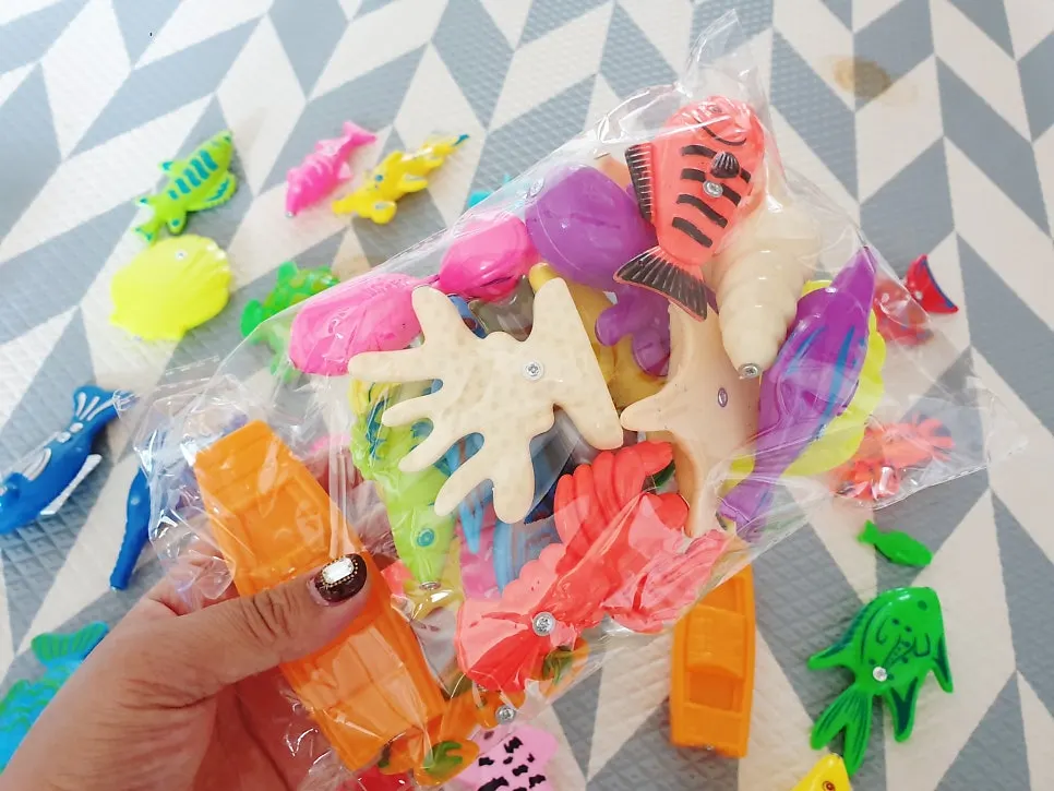 Fishing game fish stored in separate packaging