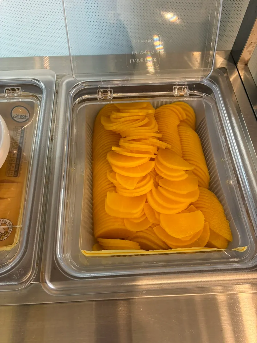 Kids' fork, tongs and scissors at the self-serve corner
