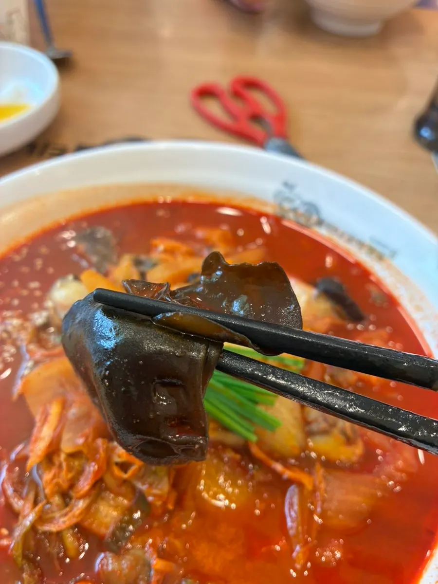 A quickly served spread of jajangmyeon and jjamppong