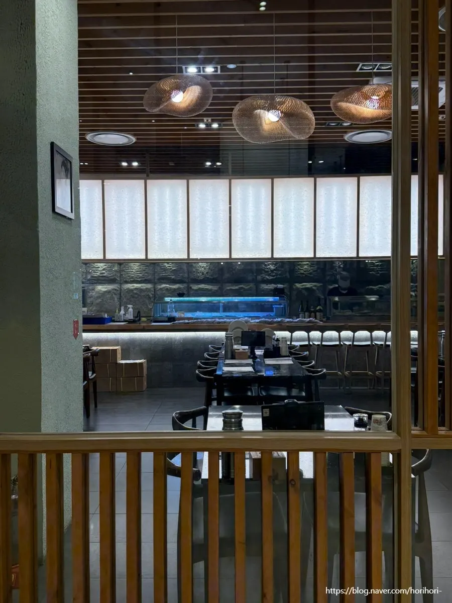 View near the entrance of Moshi Moshi Sushi