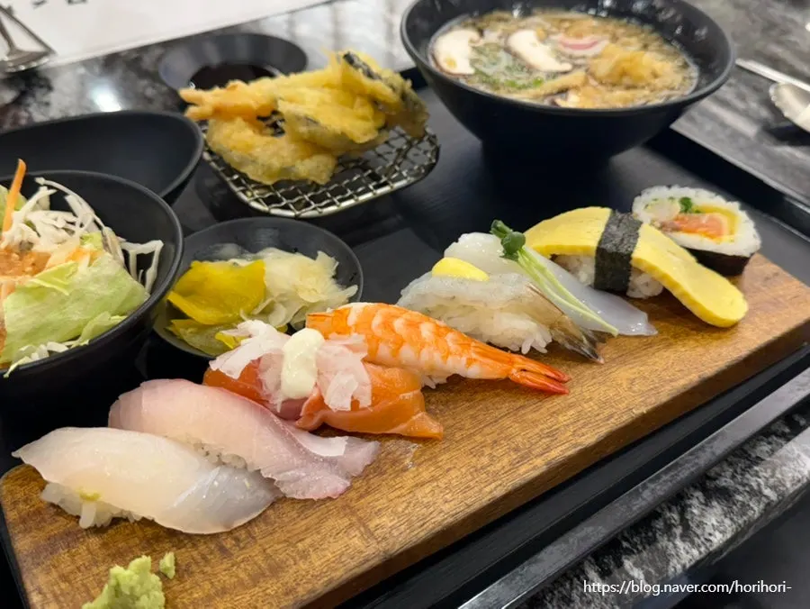 Seven pieces of sushi included in the sushi platter
