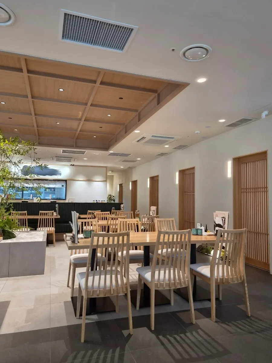 Quiet dining room seating after the lunch rush