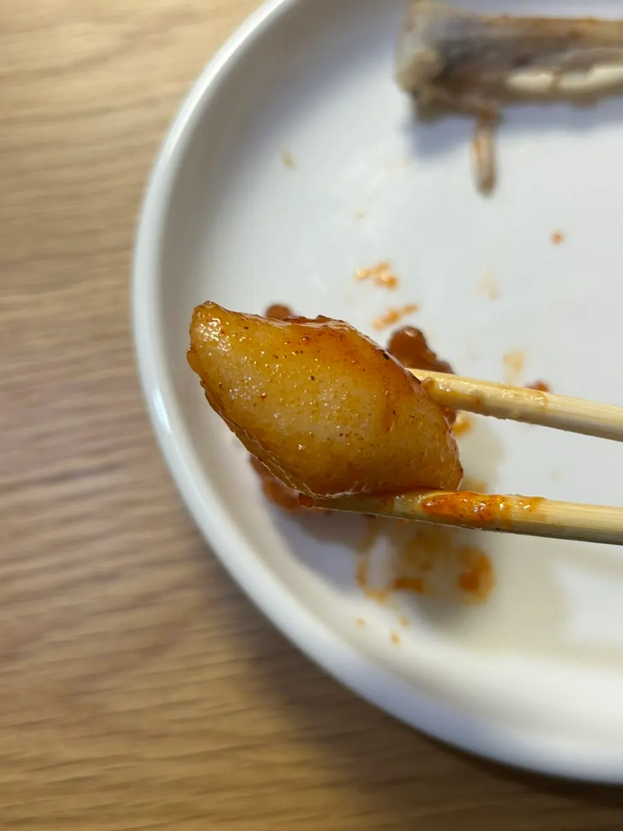 Rice cake pieces mixed into the dakgangjeong