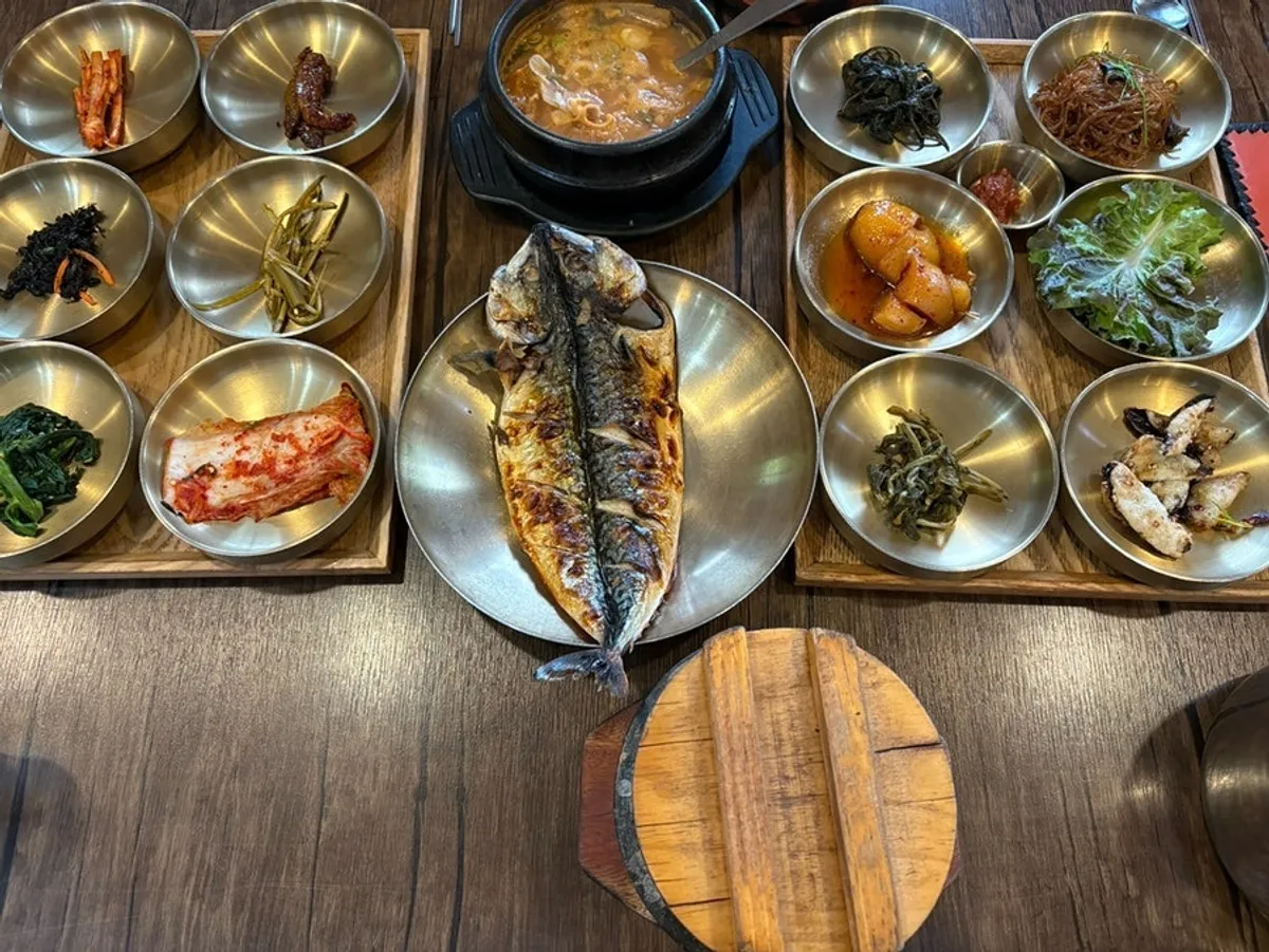 김명주뜰안채밥상 원당점 한정식 기본상차림