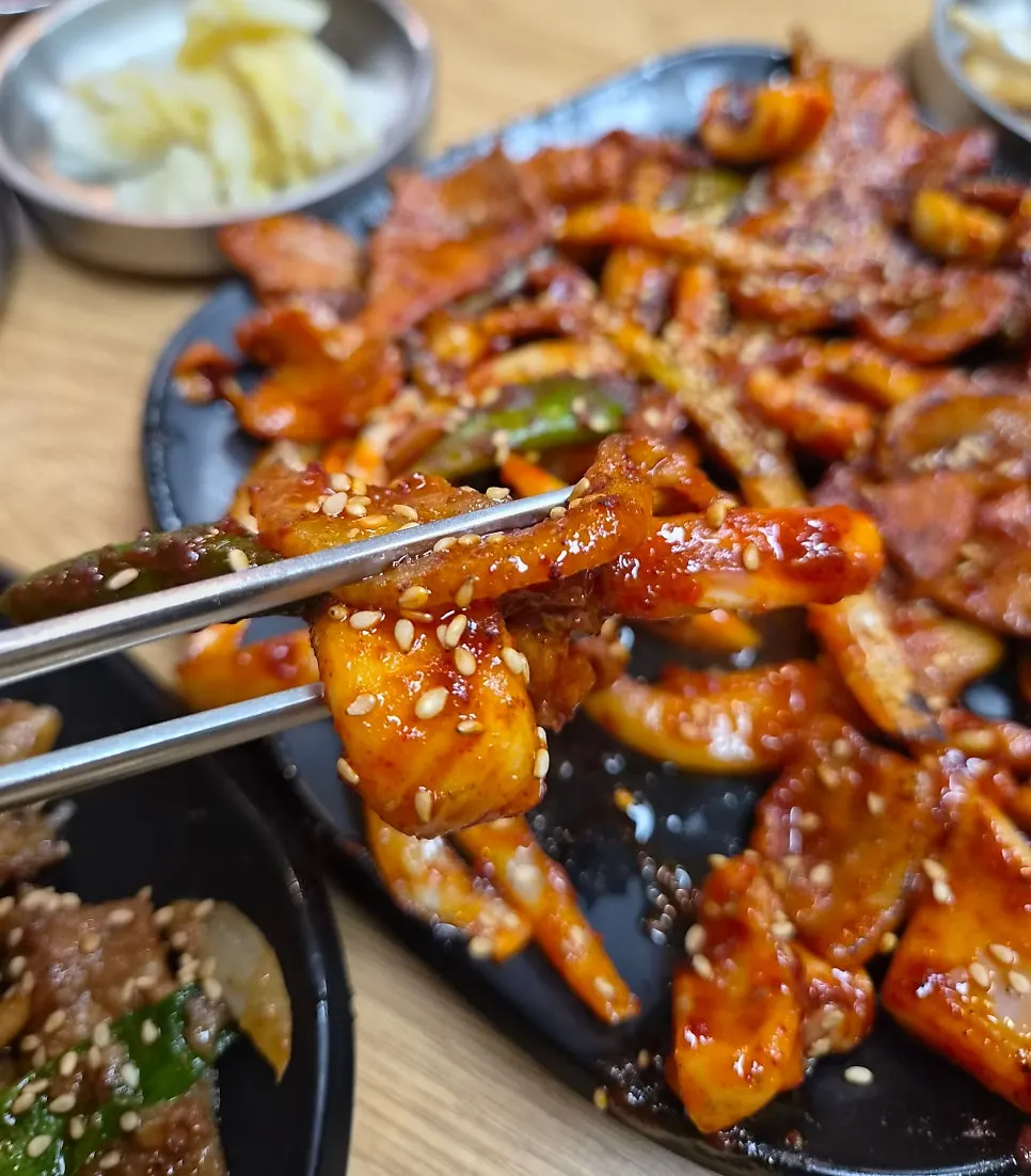 Ojam bulgogi coated in red seasoning