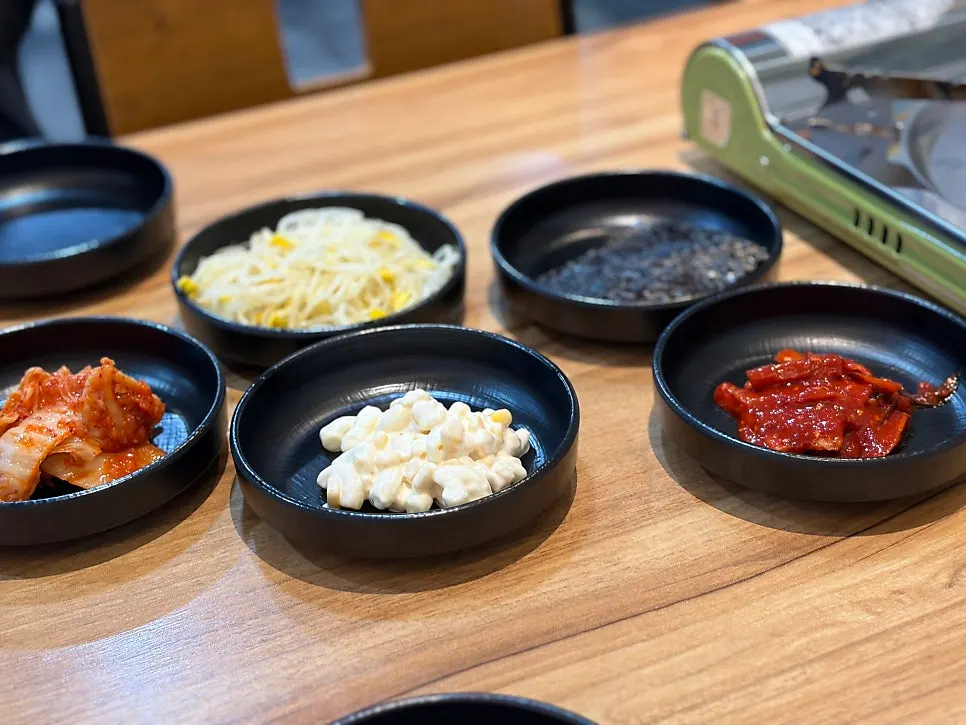 Basic side dishes served on black plates
