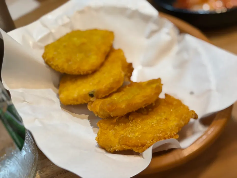 A plate of side-dish sweet potato fries