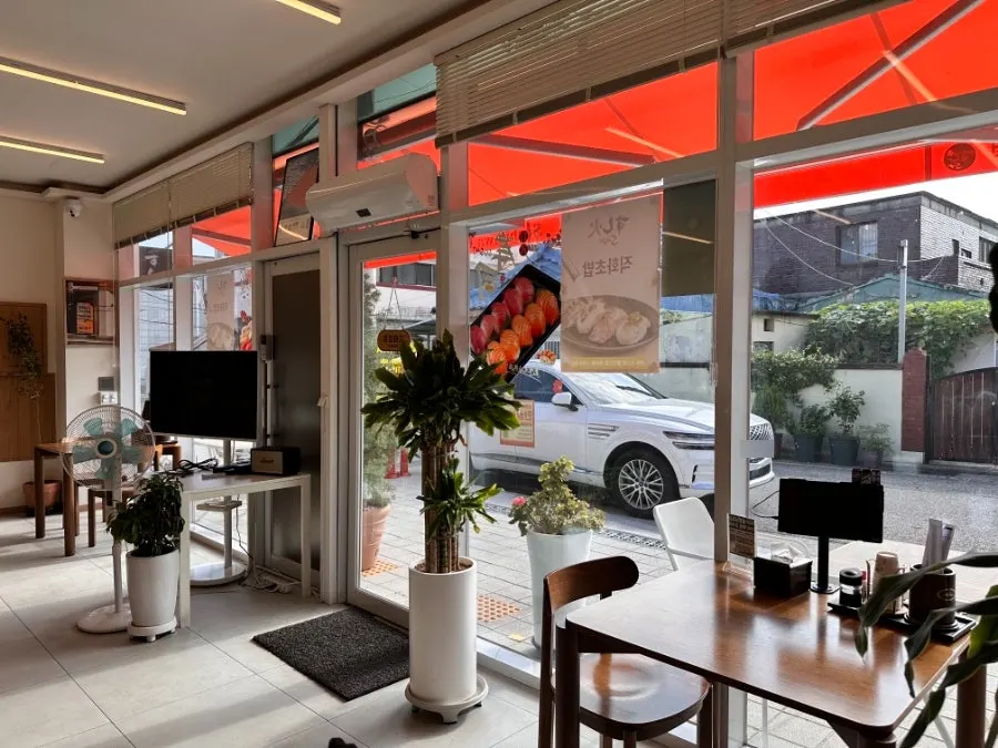 Sushi Hwa interior seating and clean atmosphere