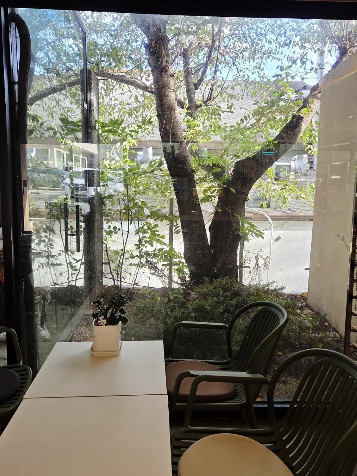 Interior of the 1st floor at Yu Yu Yu, a large Gimhae café