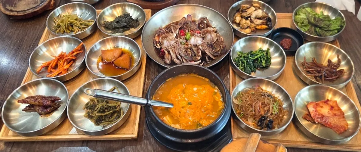 12가지 반찬이 깔린 뜰안채 밥상 2인 상차림