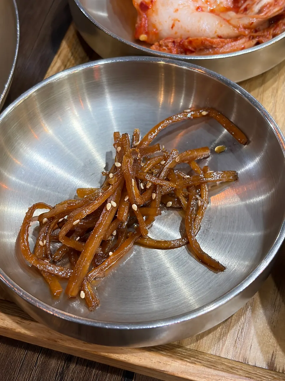 Seasoned doraji and seasoned perilla leaf side dishes