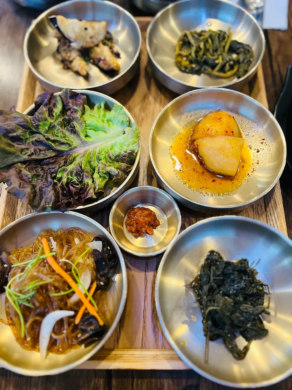 정식 메뉴가 적힌 안내판