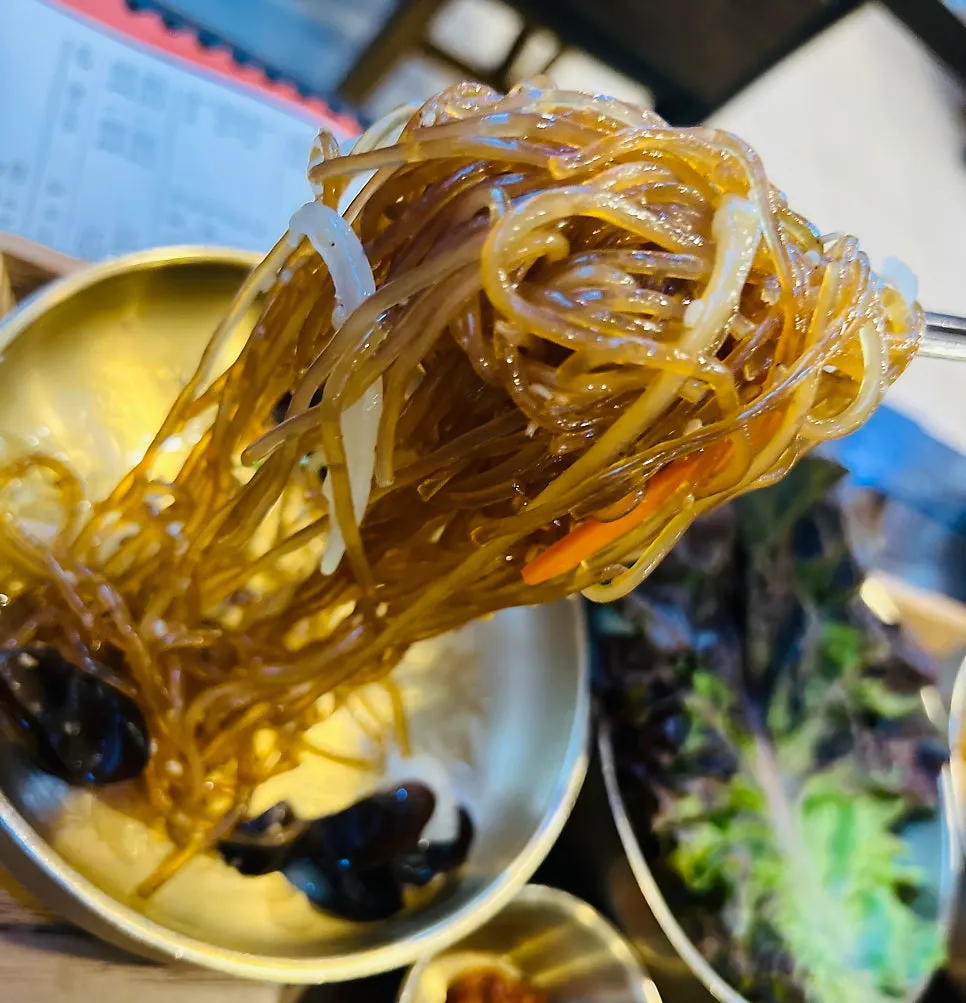 한정식 상차림을 위에서 본 모습