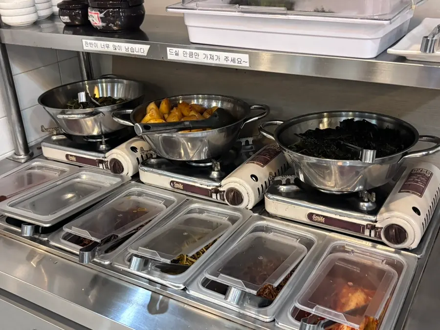 Self-serve bar for extra side dishes
